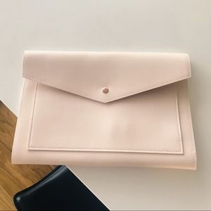 UTILITY CLUTCH LIGHT PINK NEVER USED